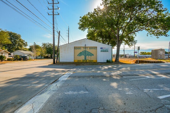 More Photos Of 800 Avenue D, Katy Warehouse For Sale