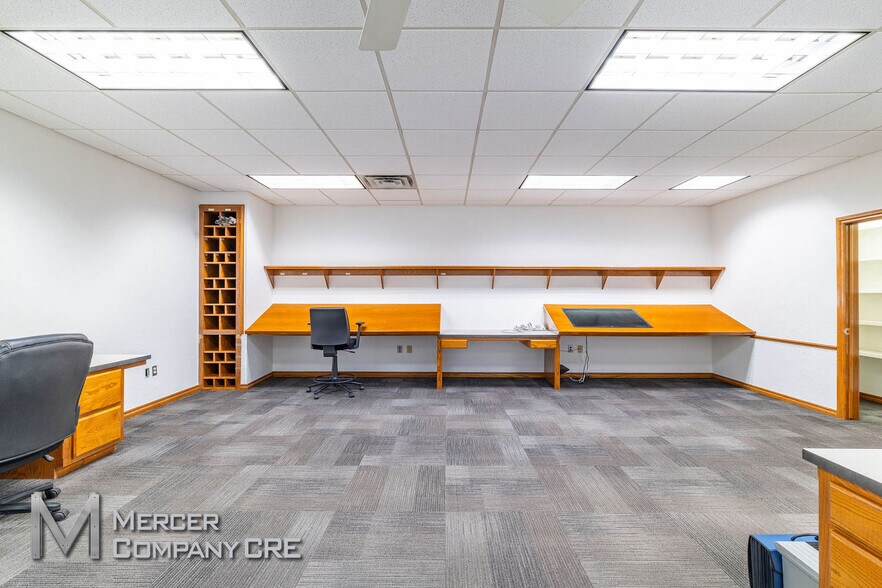 More Photos Of 10108 NW 10th St, Yukon Warehouse For Sale