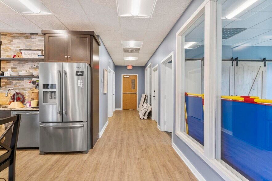 More Photos Of 1-3 Mill Pond Ln, Simsbury Office For Sale