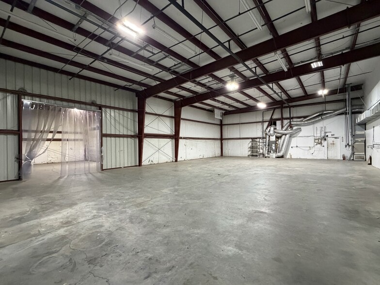 More Photos Of 1449 Field Park Cir, Marietta Warehouse For Lease
