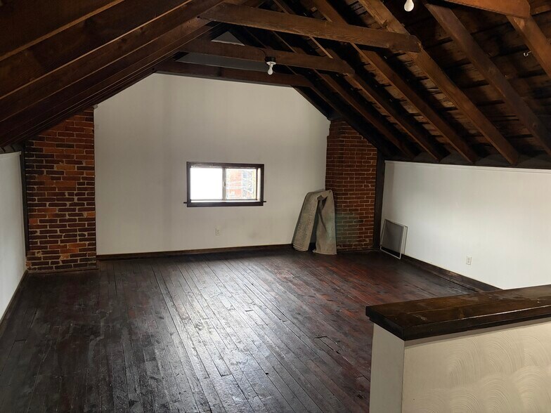 More Photos Of 671 5th St, Oakmont Apartments For Sale