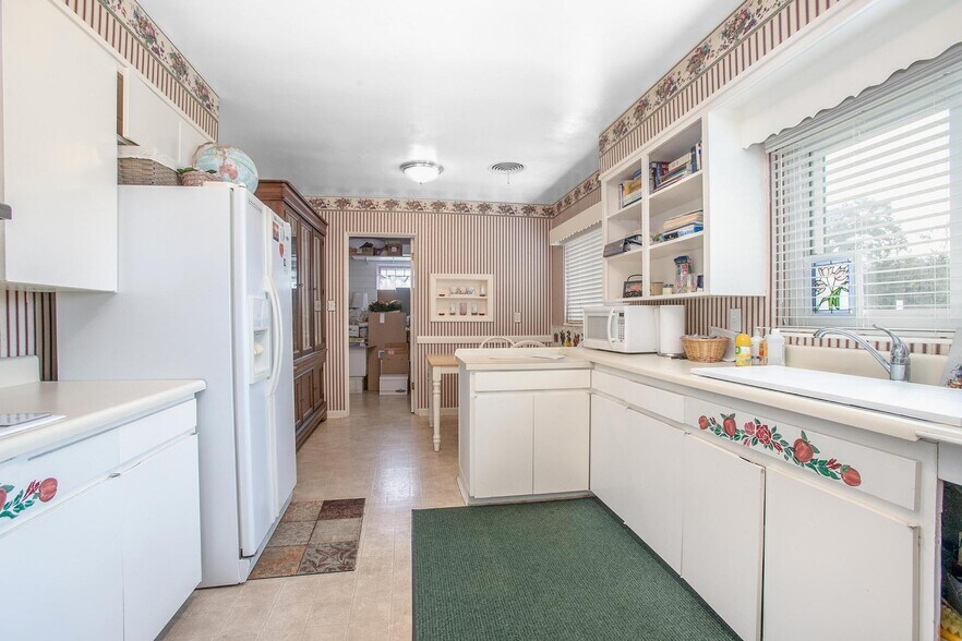 More Photos Of 1025 W New York Ave, Deland Coworking Space