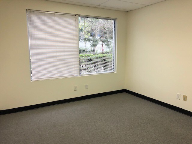 More Photos Of 2427 Porter Lake Dr, Sarasota Flex For Sale