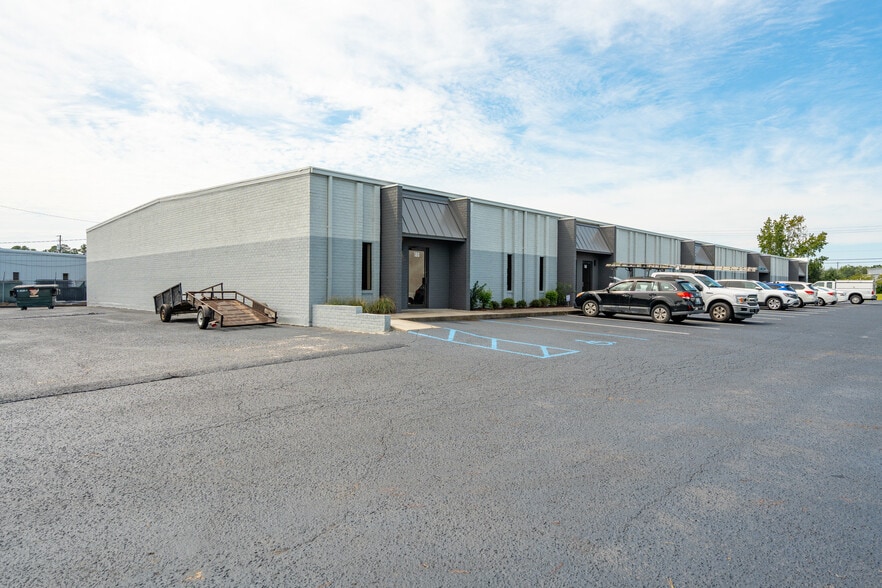More Photos Of 7148 Cross County Rd, Charleston Warehouse For Lease