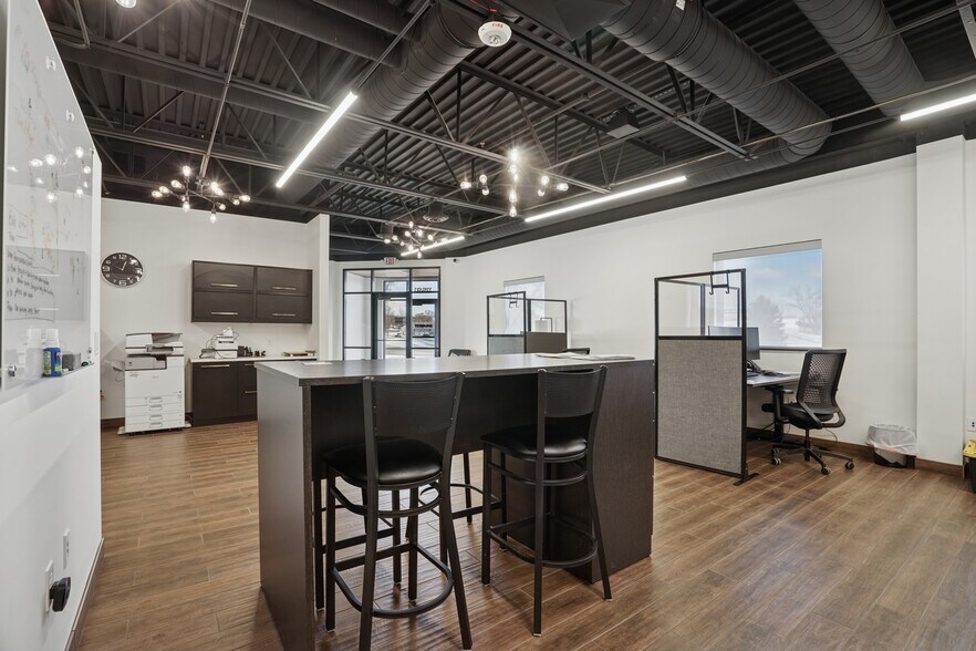 More Photos Of 11591 217th Ave NW, Elk River Office For Lease