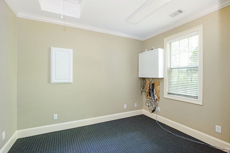 More Photos Of 3535 Roswell Rd, Marietta Office Residential For Lease