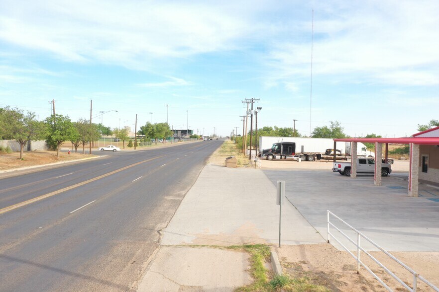 More Photos Of 1207 NW Mustang Dr, Andrews Warehouse For Sale