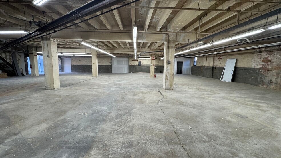 More Photos Of 918 Rickenbach St, Pittsburgh Distribution For Lease