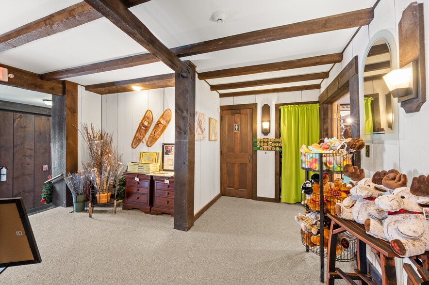 More Photos Of 1934 Lakeshore Rd, Gilford Office For Sale