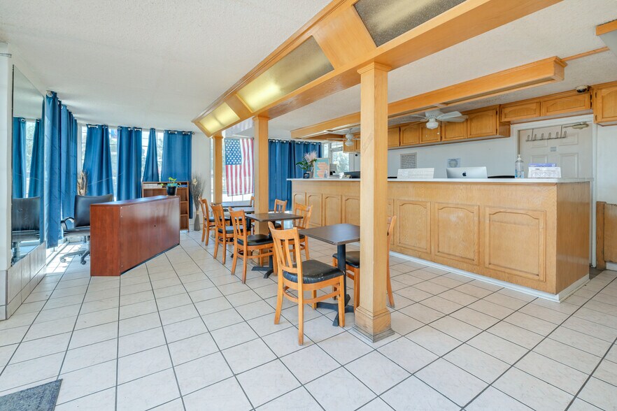 More Photos Of 2700 White Ln, Bakersfield Apartments For Sale
