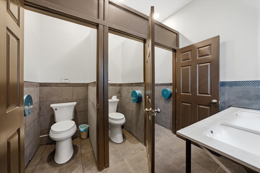 More Photos Of 2548 W 59th St, Chicago Storefront For Sale