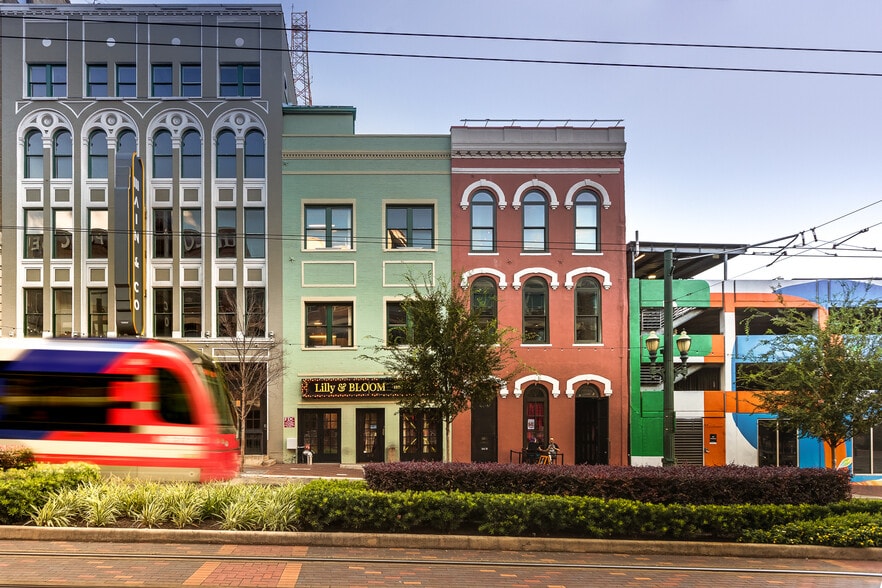 More Photos Of 110 Main St, Houston General Retail For Lease