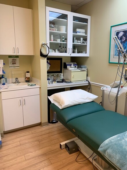 More Photos Of 7932 W Sand Lake Rd, Orlando Office For Sale