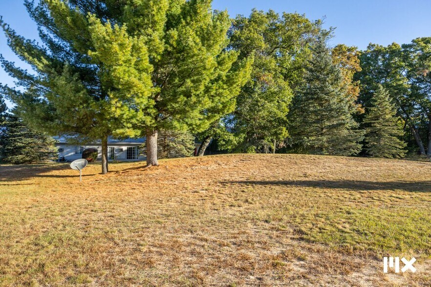 More Photos Of 70 N Lester St, White Cloud Apartments For Sale