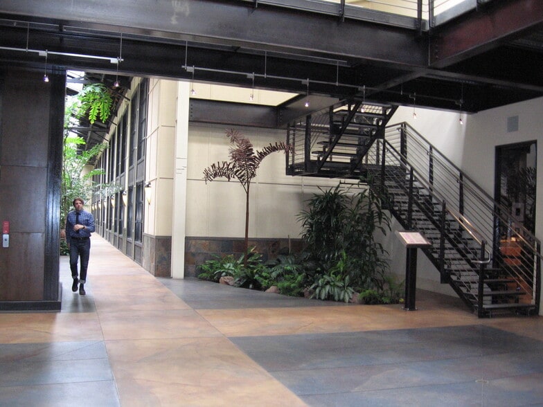 More Photos Of 111 Rhode Island St, San Francisco Showroom For Lease