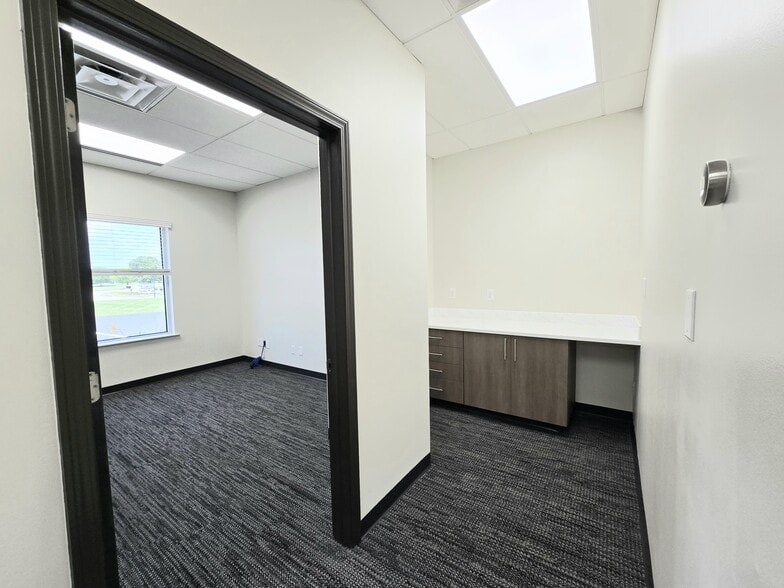 More Photos Of 9003 Technology Ln, Fishers Office Residential For Lease