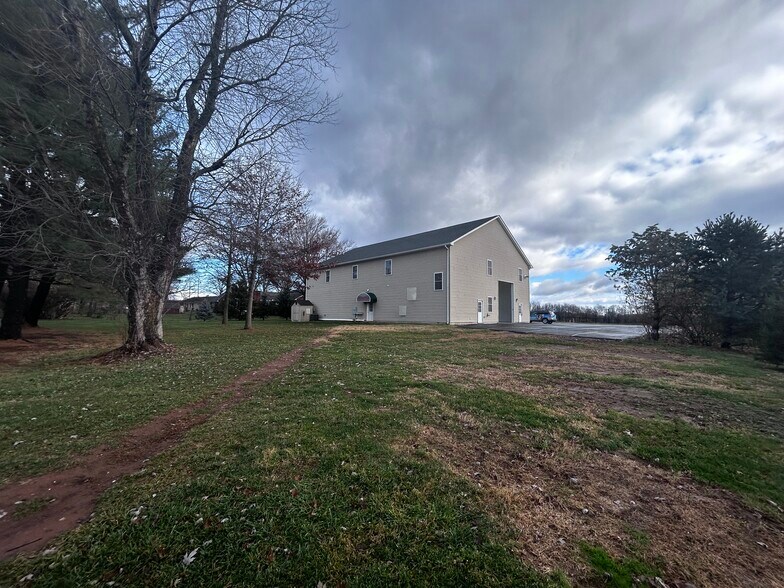 More Photos Of 6008 Fair Oaks Dr, Frederick Flex For Lease