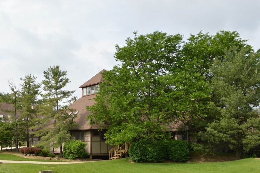 More Photos Of 150 N Miller Rd, Akron Loft Creative Space For Lease