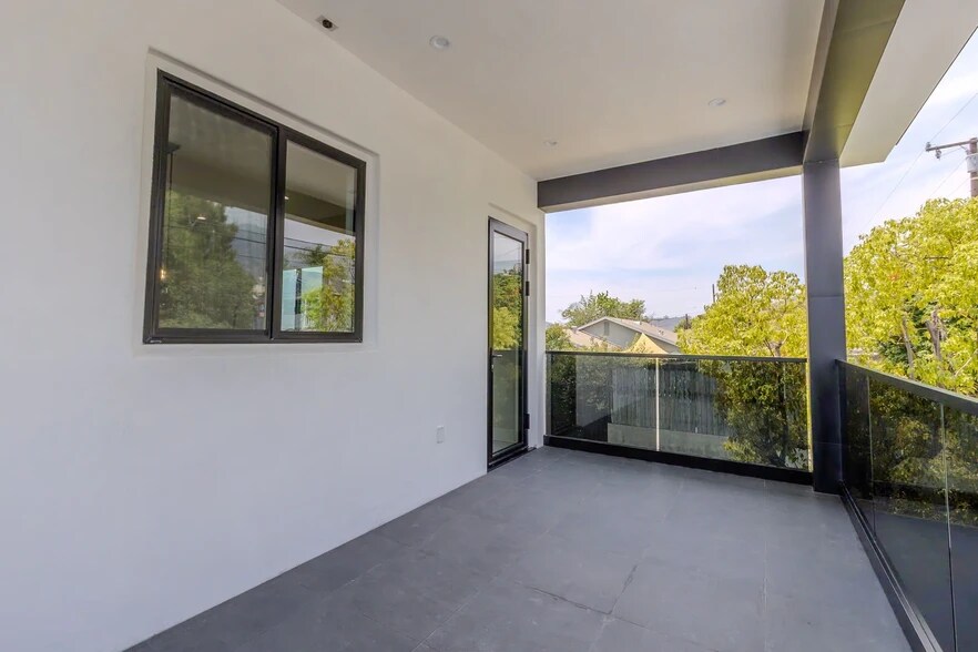 More Photos Of 2941 Mary St, La Crescenta Apartments For Sale