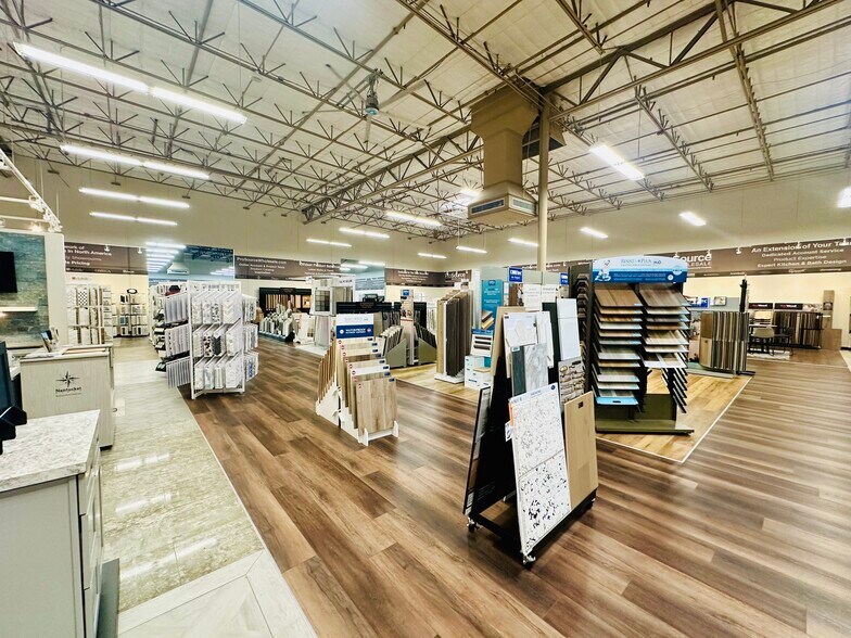 More Photos Of 4730 Blalock Rd, Houston Showroom For Sale