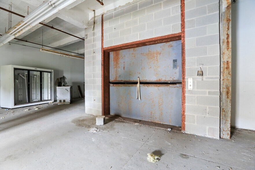 More Photos Of 636 E State St, Trenton Warehouse For Lease