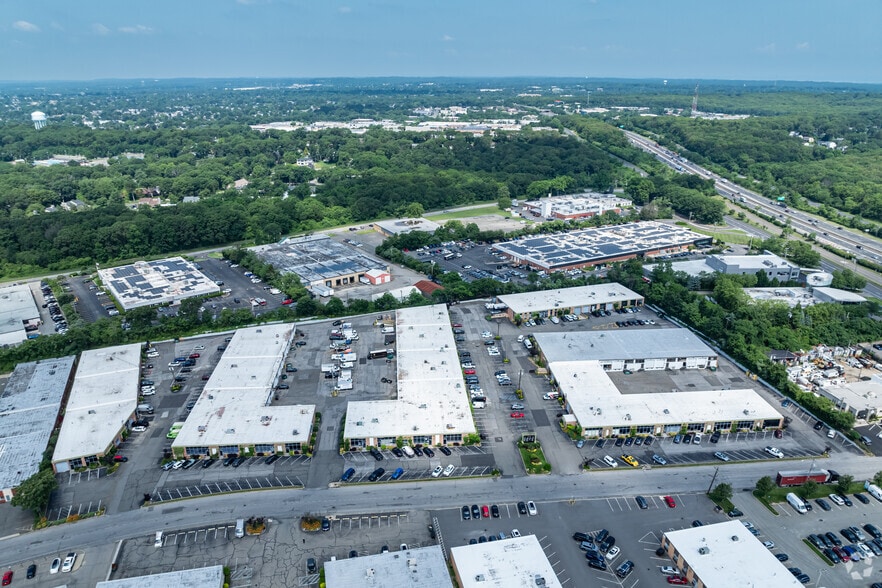 More Photos Of 260-286 Newtown Rd, Plainview Warehouse For Lease