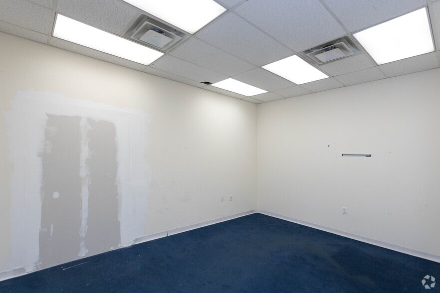 More Photos Of 141 Central Ave, Farmingdale Light Manufacturing For Lease