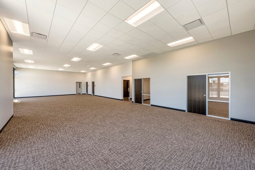 More Photos Of 2950 S McQueen Rd, Chandler Manufacturing For Sale