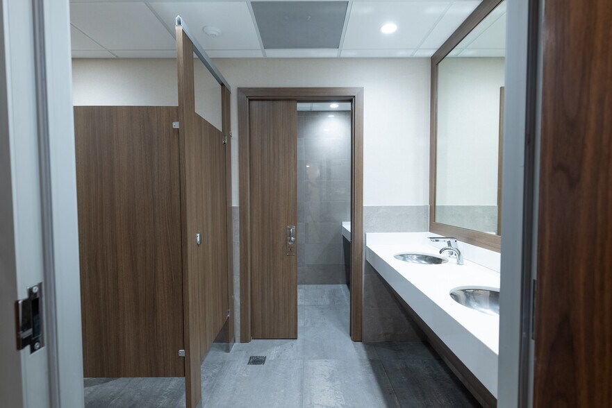 More Photos Of 5775 Blue Lagoon Dr, Miami Unknown For Lease