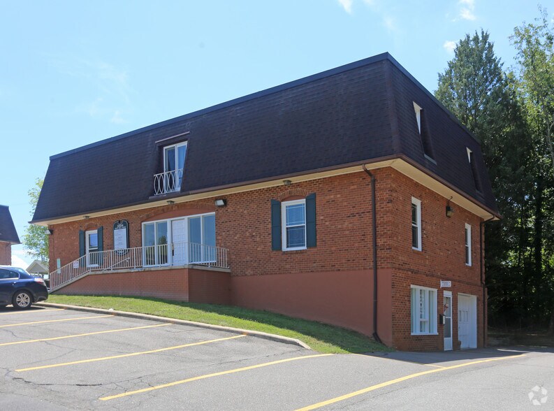 More Photos Of 3504 Vest Mill Rd, Winston-Salem Office Residential For Lease