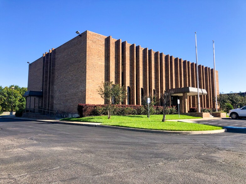 More Photos Of 13301 E I-10 Fwy, Houston Office For Lease