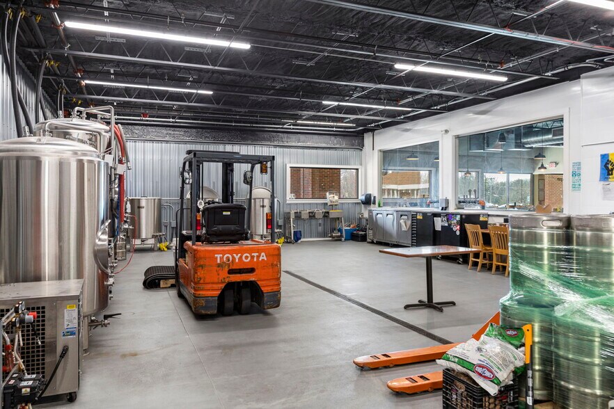 More Photos Of 8 Somersworth Plz, Somersworth Storefront For Sale