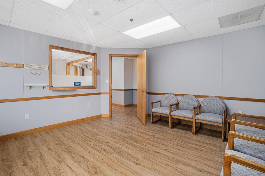 More Photos Of 24 Salt Pond Rd, Wakefield Medical For Sale