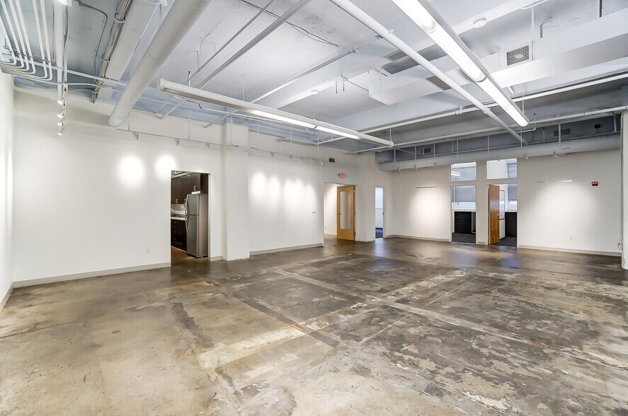 More Photos Of 20 E Central Pky, Cincinnati Office Residential For Lease
