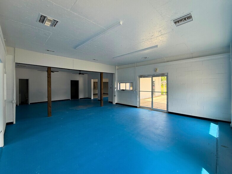 More Photos Of 3851 Harrington st, Oak Park Light Distribution For Sale