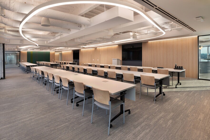 More Photos Of 1100 Wilson Blvd, Arlington Office For Lease