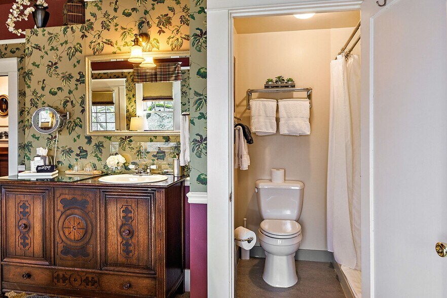 More Photos Of 455 N Oregon St, Jacksonville Hospitality For Sale