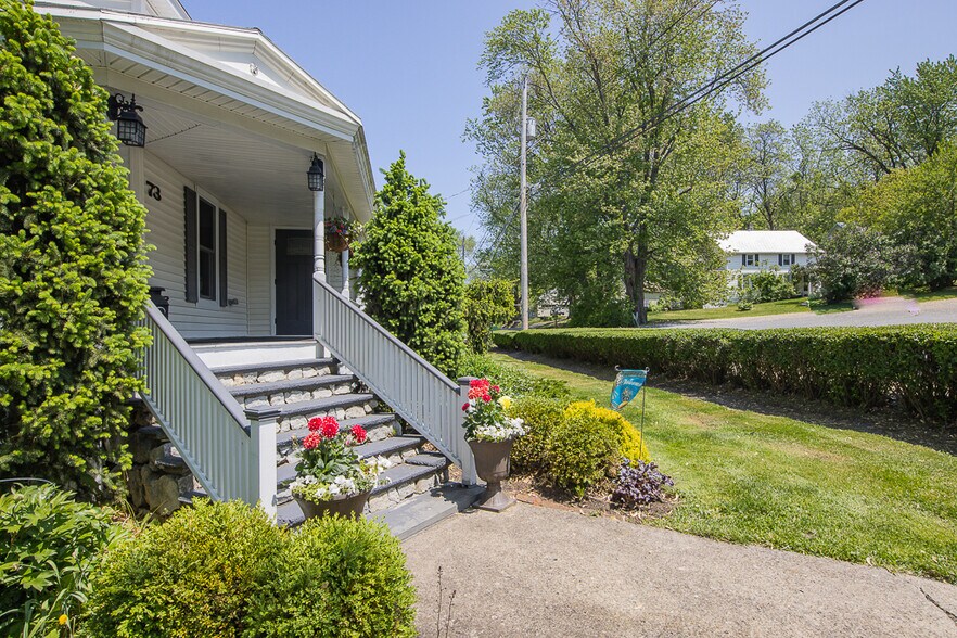 More Photos Of 73 Little York Rd, Warwick Garden Center For Sale