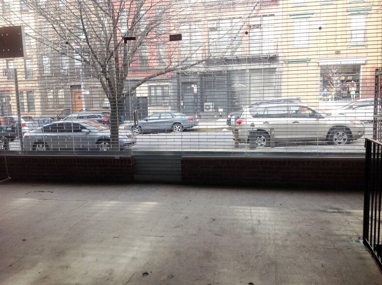 More Photos Of 688 Union St, Brooklyn Storefront Retail Residential For Lease