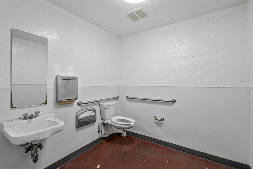More Photos Of 1422 Harrison St, Oakland Warehouse For Sale