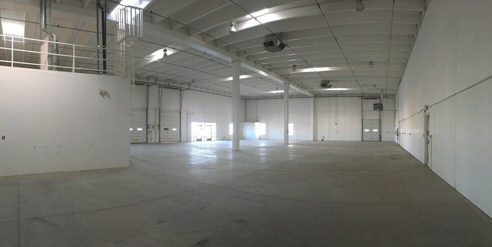 More Photos Of 1450 Candelaria Rd NE, Albuquerque Warehouse For Lease