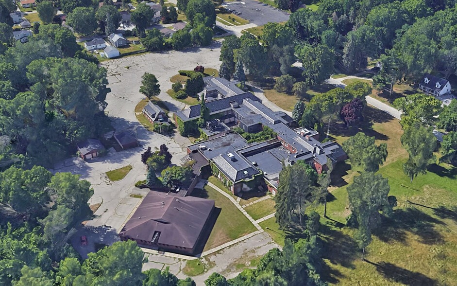 More Photos Of 26755 Ballard Rd, Harrison Township Hospital For Sale