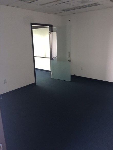 More Photos Of 6355 NW 36th St, Miami Loft Creative Space For Lease