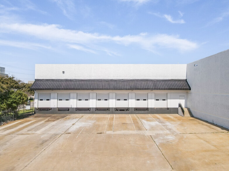 More Photos Of 4404 S Beltwood Pky, Dallas Warehouse For Lease