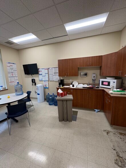 More Photos Of 5851 Knik Goose Bay Road, Wasilla Medical For Lease