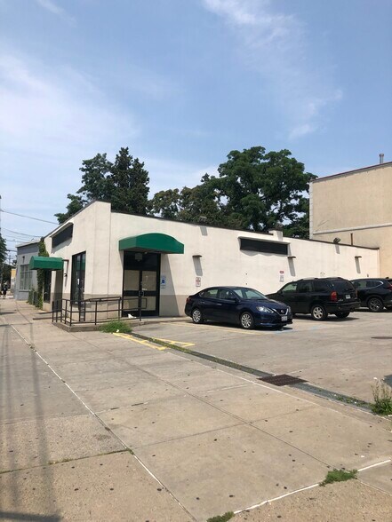 More Photos Of 117-13 Farmers Blvd, Saint Albans Freestanding For Lease