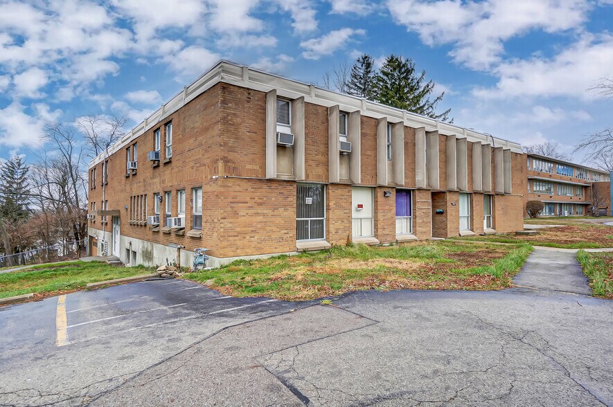 More Photos Of 1106 E High St, Springfield Schools For Sale