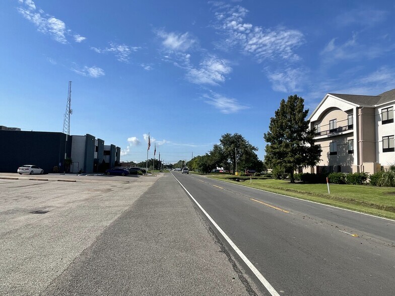 More Photos Of 903 S 8th St, La Porte Light Distribution For Sale