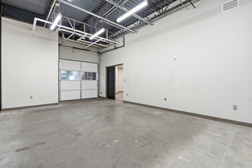 More Photos Of 1675 Las Colonias Dr, Grand Junction Showroom For Lease