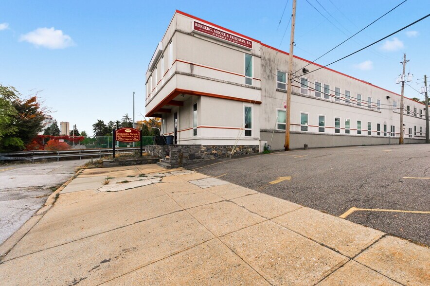 More Photos Of 910 Gilpin Ave, Wilmington Medical For Sale